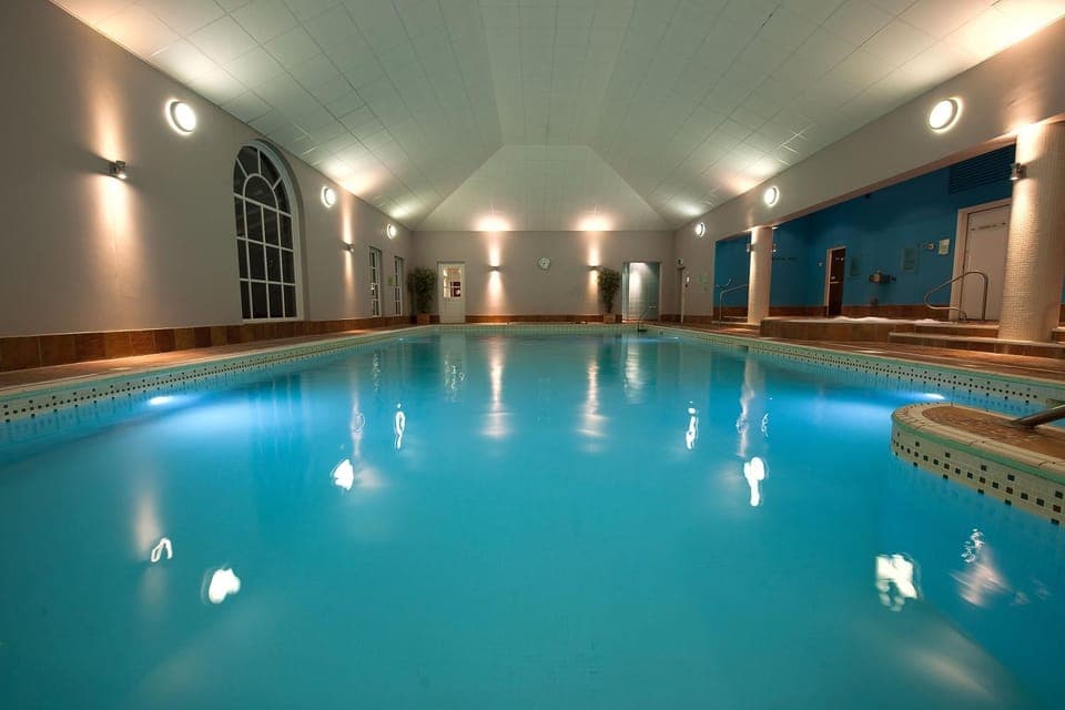 Property building, Fitness centre/facilities, Swimming pool