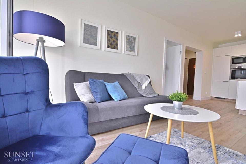 TV and multimedia, Kitchen or kitchenette, Living room, Seating area, Dining area