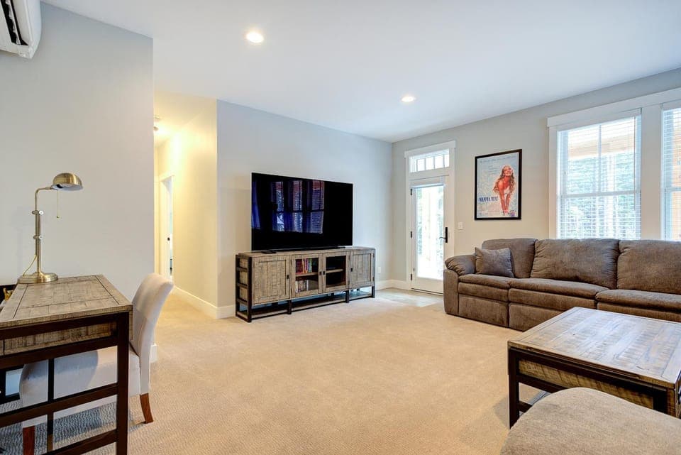 TV and multimedia, Seating area, Evening entertainment