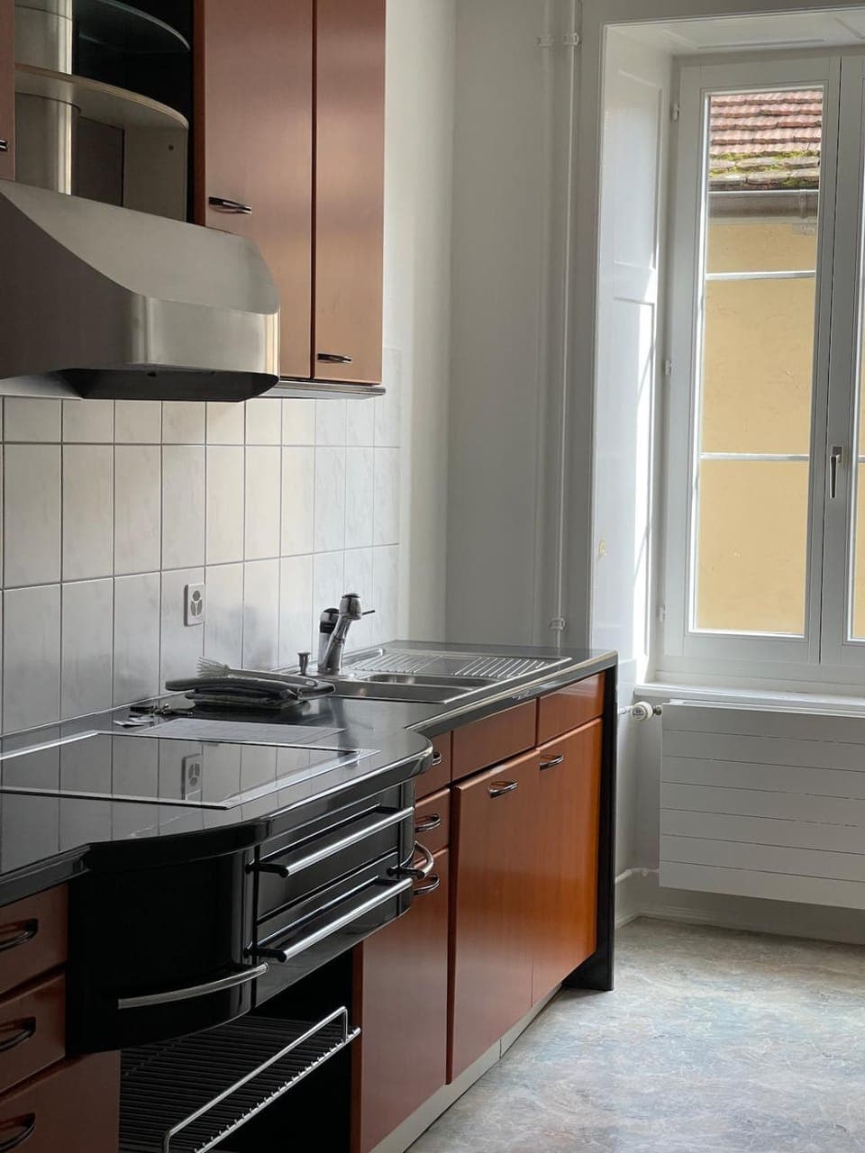 View (from property/room), Kitchen or kitchenette, microwave, oven, stove