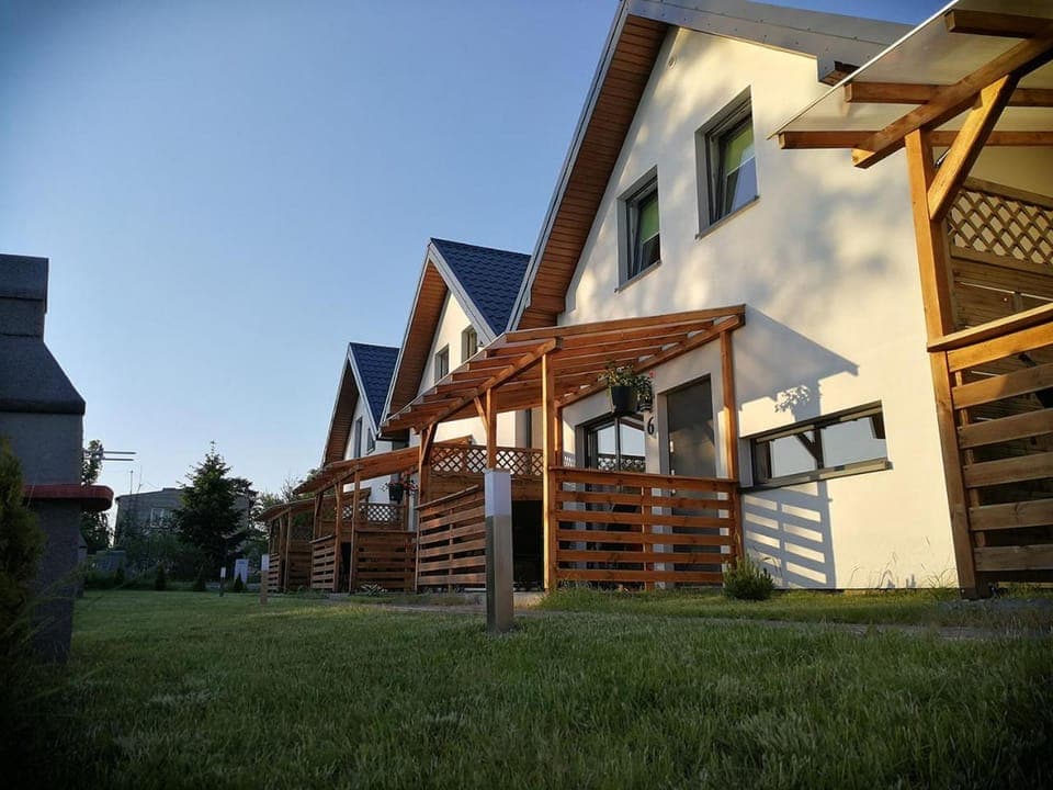 Property building, Day, Balcony/Terrace