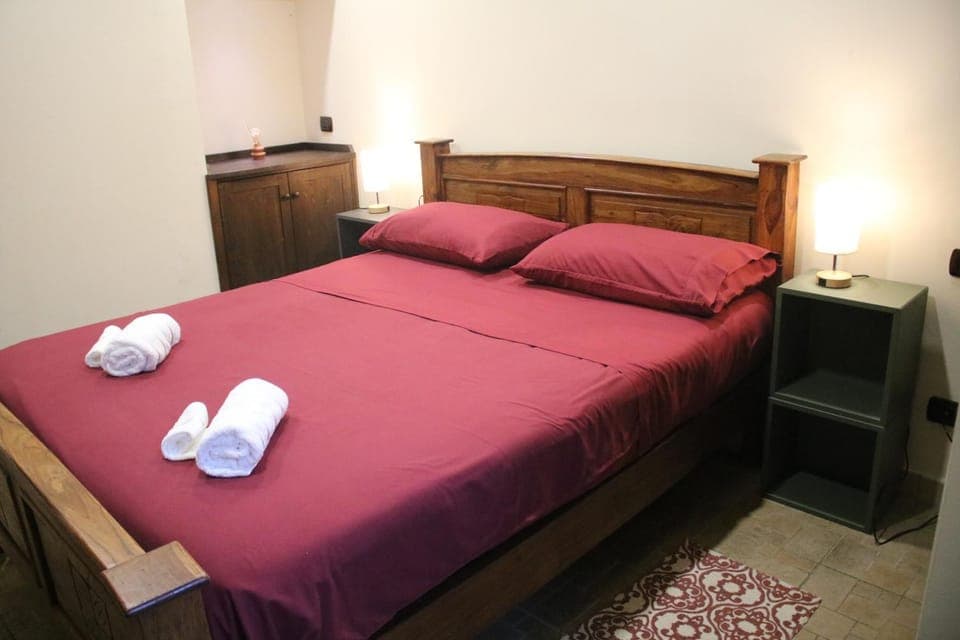 Bed, Photo of the whole room, Bedroom, towels