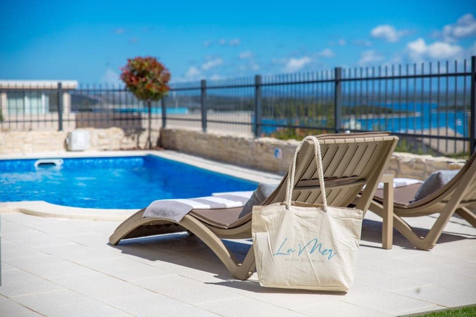 Patio, Pool view, Swimming pool, Swimming pool, sunbed