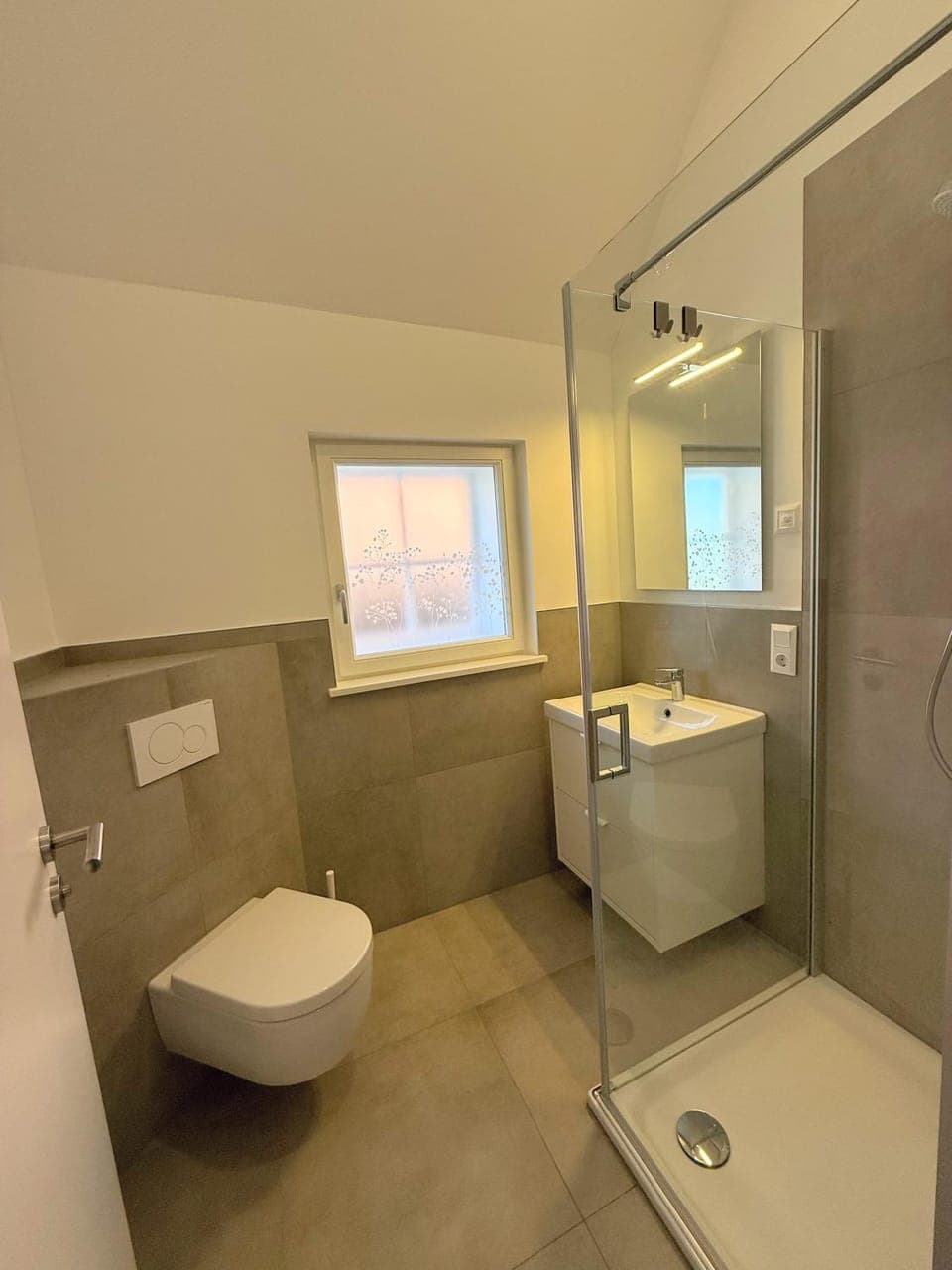 Shower, Toilet, Bathroom, towels