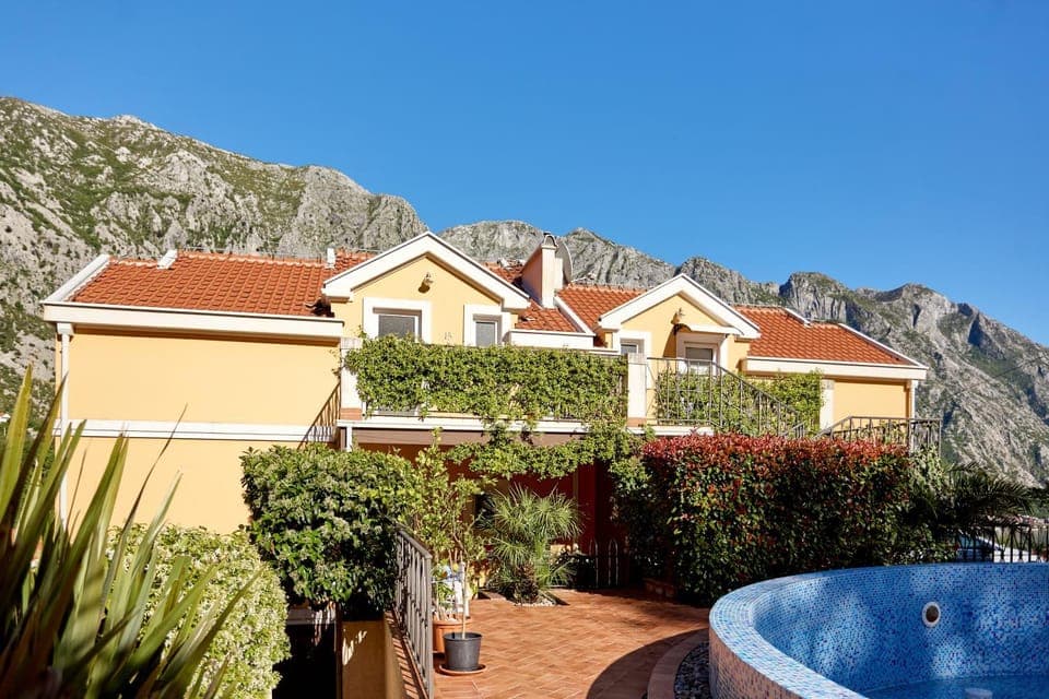 Property building, Facade/entrance, Natural landscape, Garden, Mountain view