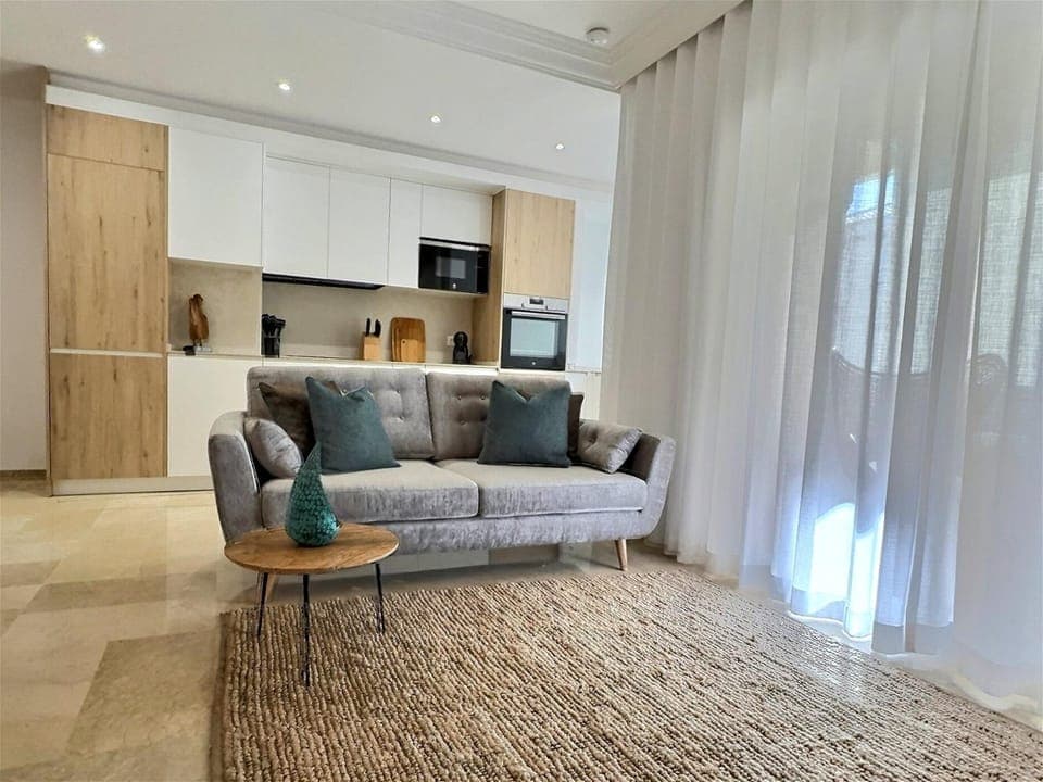 Kitchen or kitchenette, Living room, Seating area, Dining area