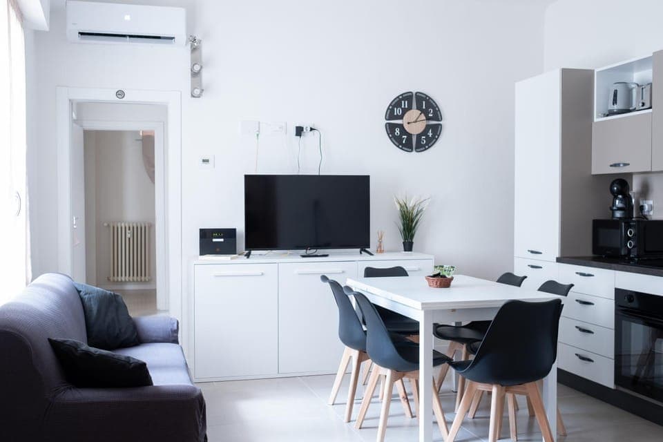 Communal lounge/ TV room, TV and multimedia, Kitchen or kitchenette, Living room, Seating area, Dining area