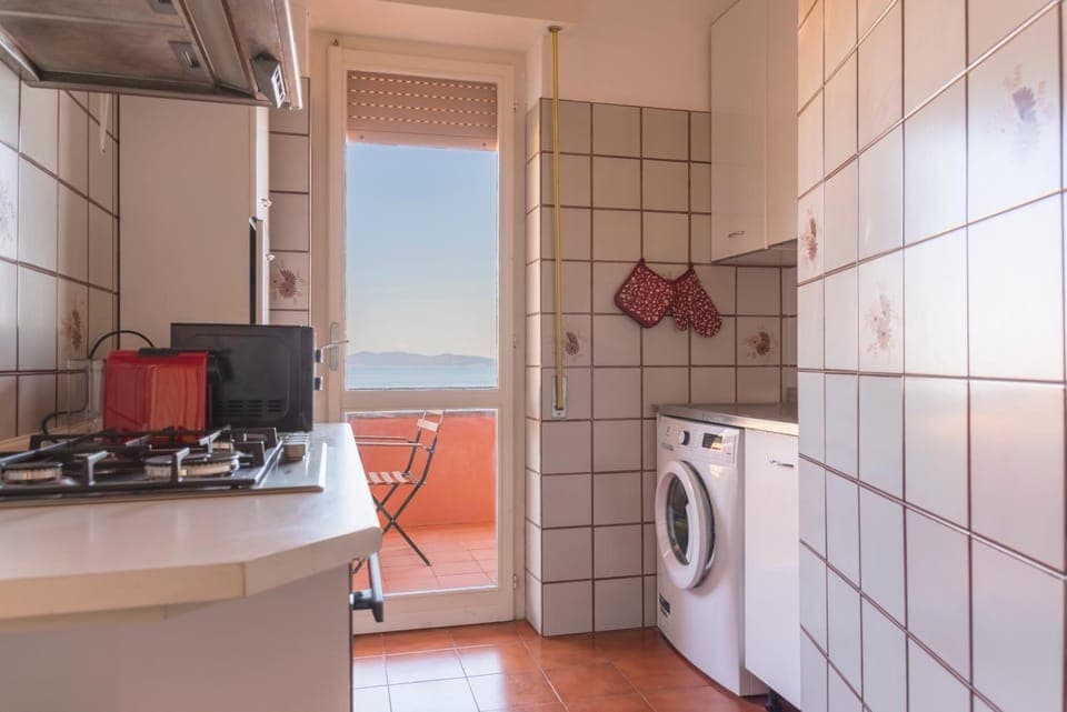 Kitchen or kitchenette, oven, stove, washing machine