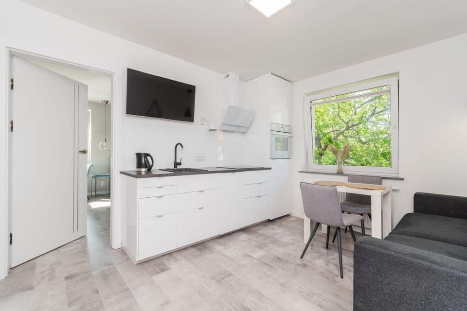 TV and multimedia, Kitchen or kitchenette, Living room, Seating area, Dining area