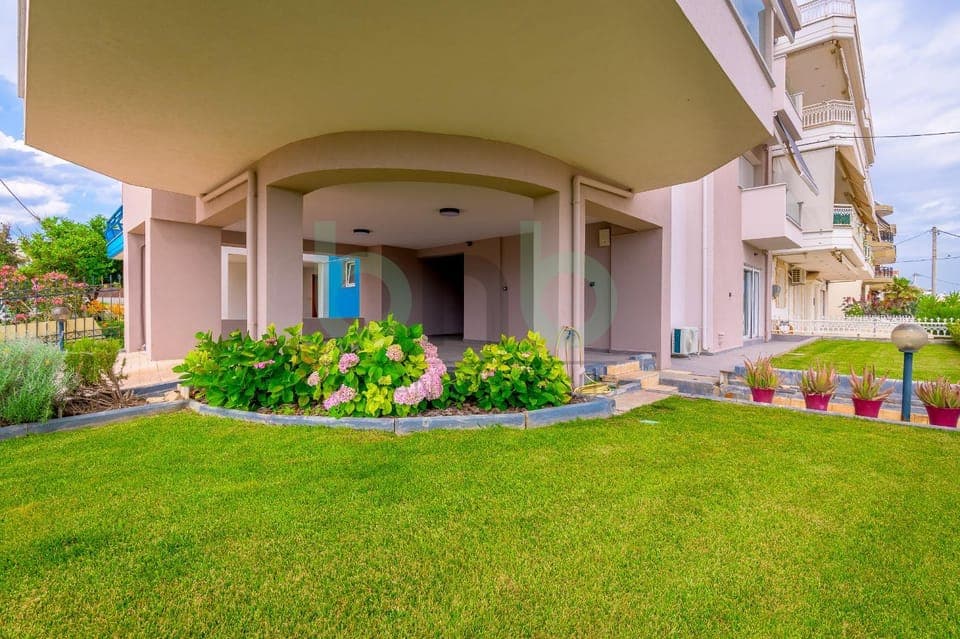 Property building, Facade/entrance, Spring, Day, Natural landscape, Garden, Garden view