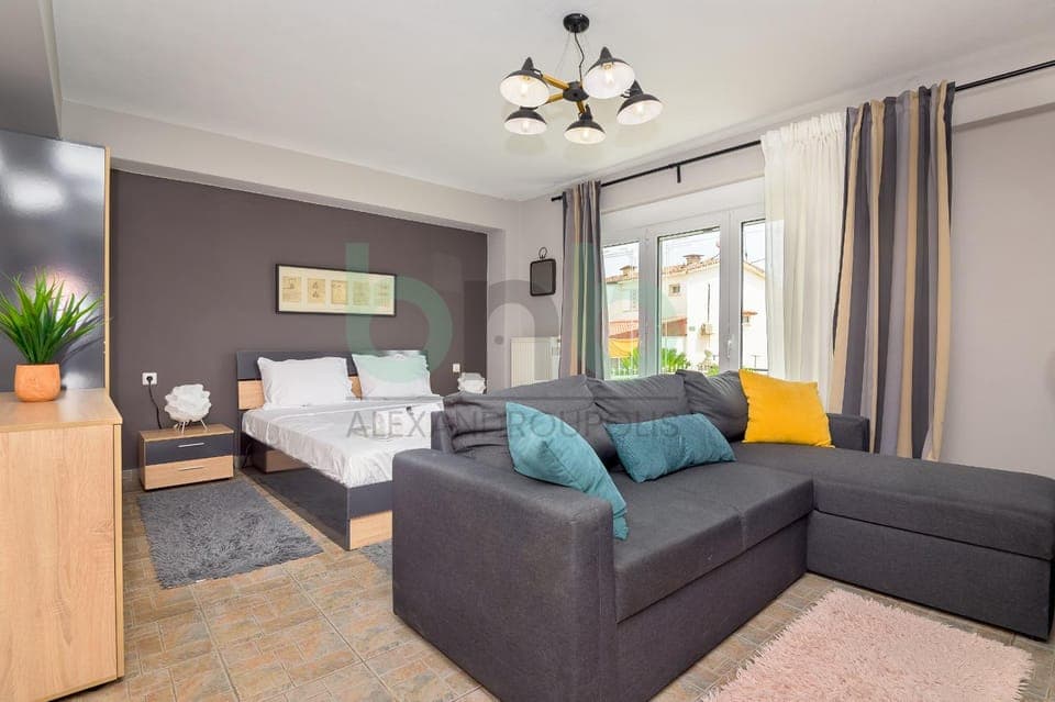 Bed, Living room, Photo of the whole room, Seating area, Bedroom