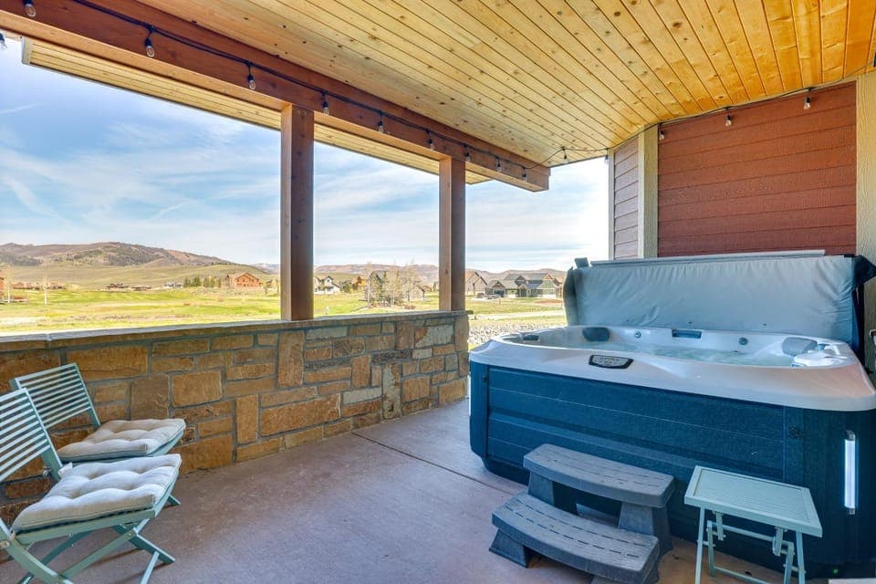 Hot Tub & Mtn Views: Townhome in Granby! House in Granby