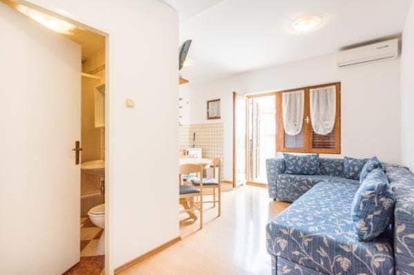 Living room, Bedroom, air conditioner