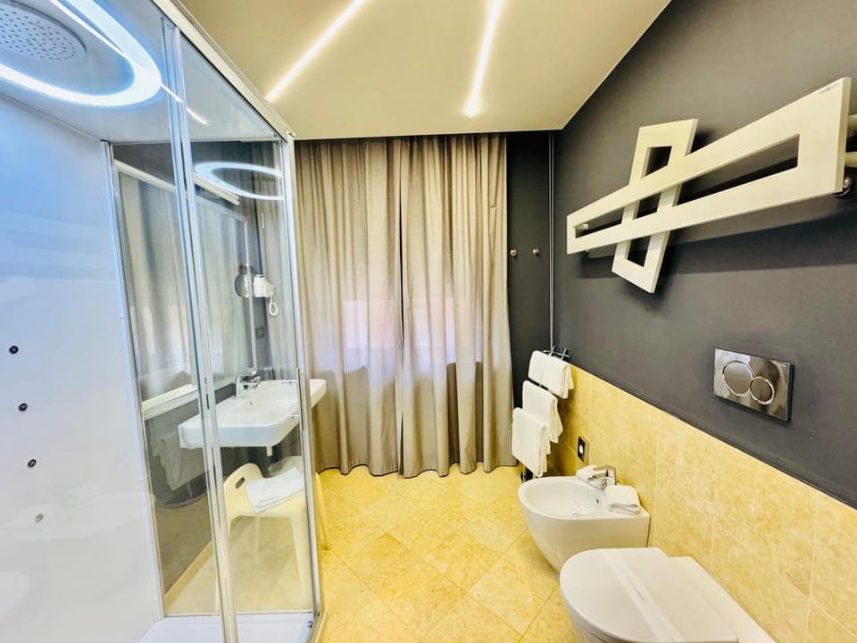 Shower, Toilet, Bathroom, bidet