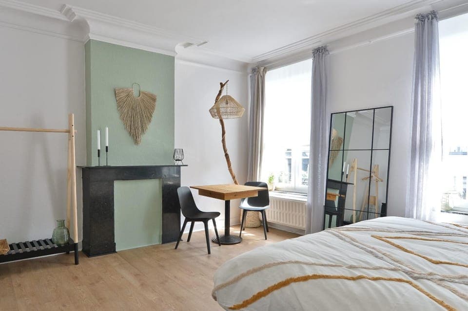 Bed, Photo of the whole room, Seating area, wardrobe