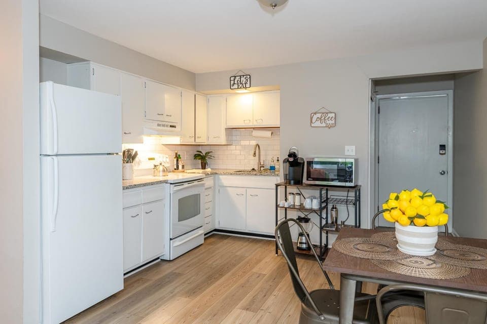 Dining area, kitchen