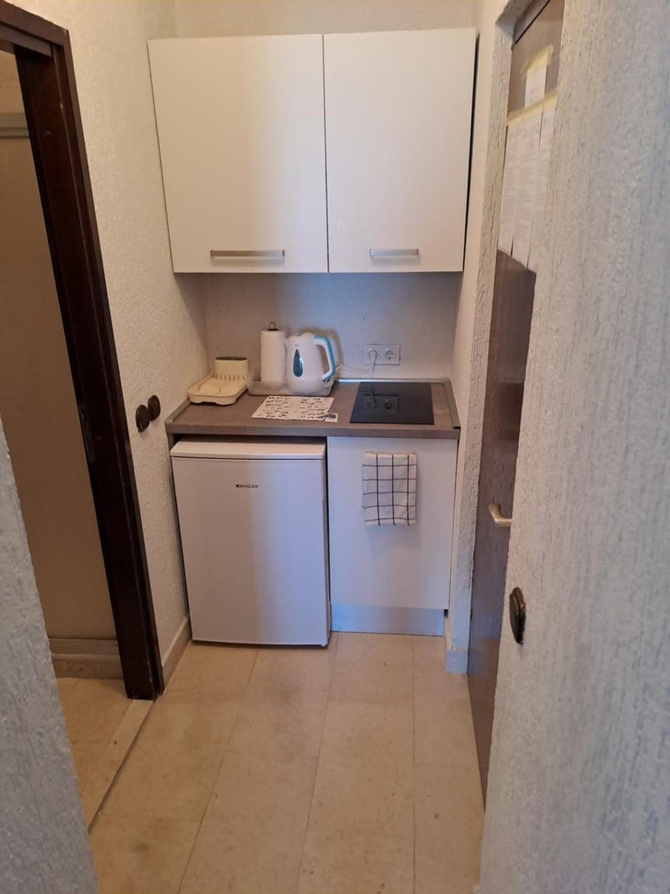 Kitchen or kitchenette, oven, stove