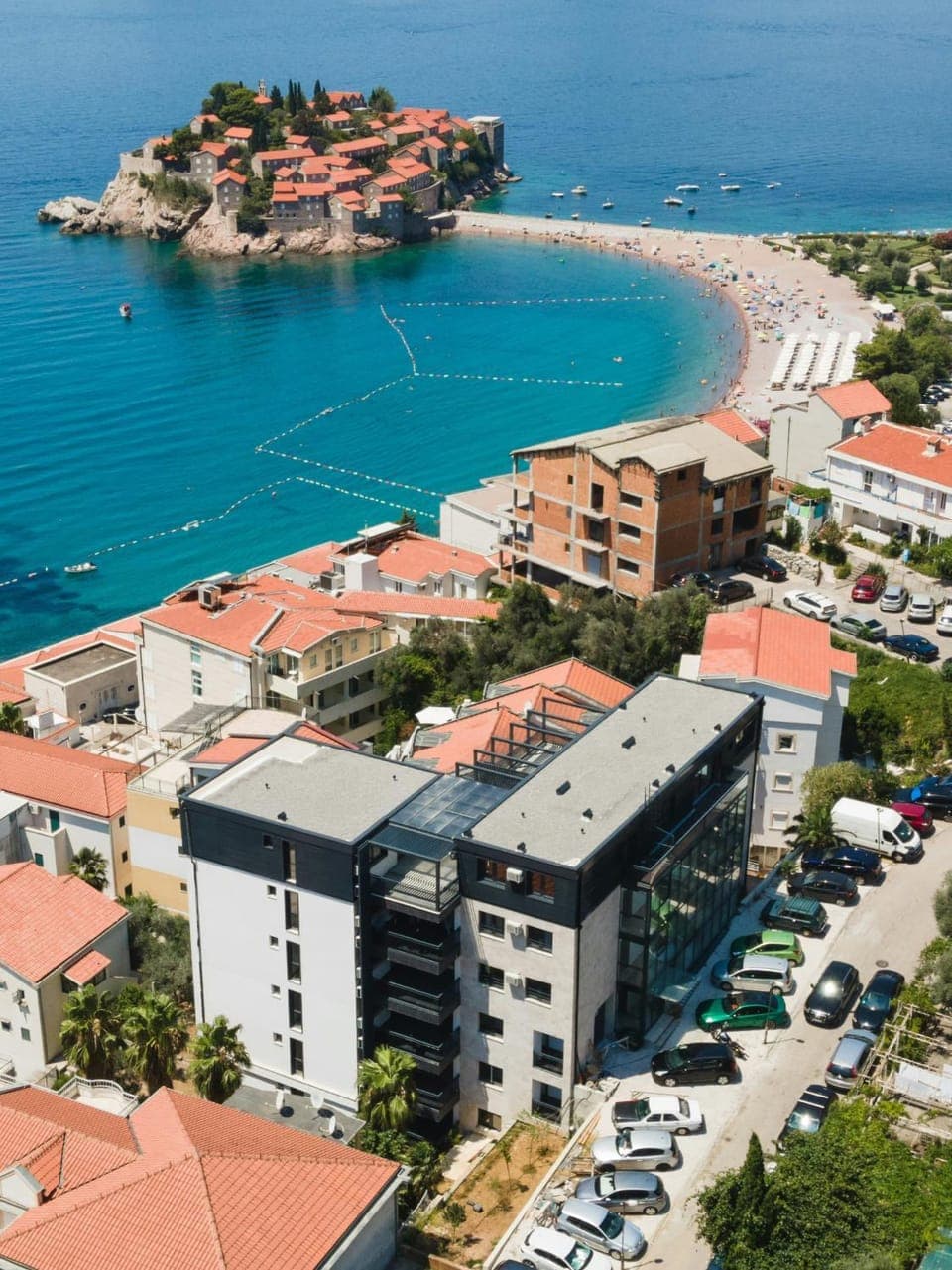 Property building, Day, Neighbourhood, Natural landscape, Bird's eye view, Beach, City view, Sea view, Location, Parking