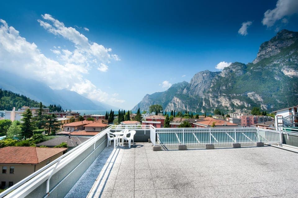 Balcony/Terrace, Lake view, Mountain view