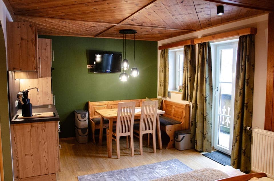 Kitchen or kitchenette, Dining area, kitchen