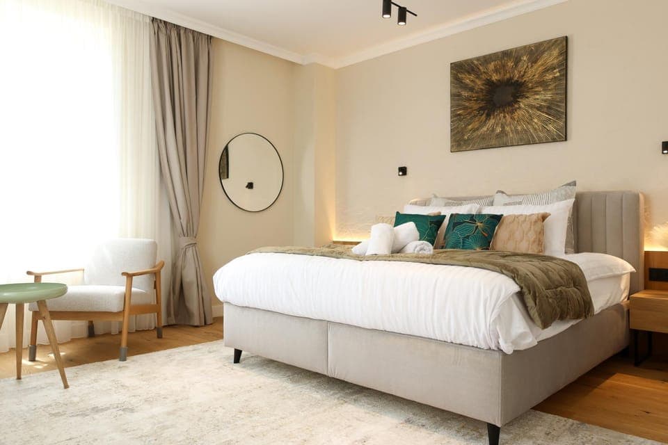 Bed, Photo of the whole room, Bedroom