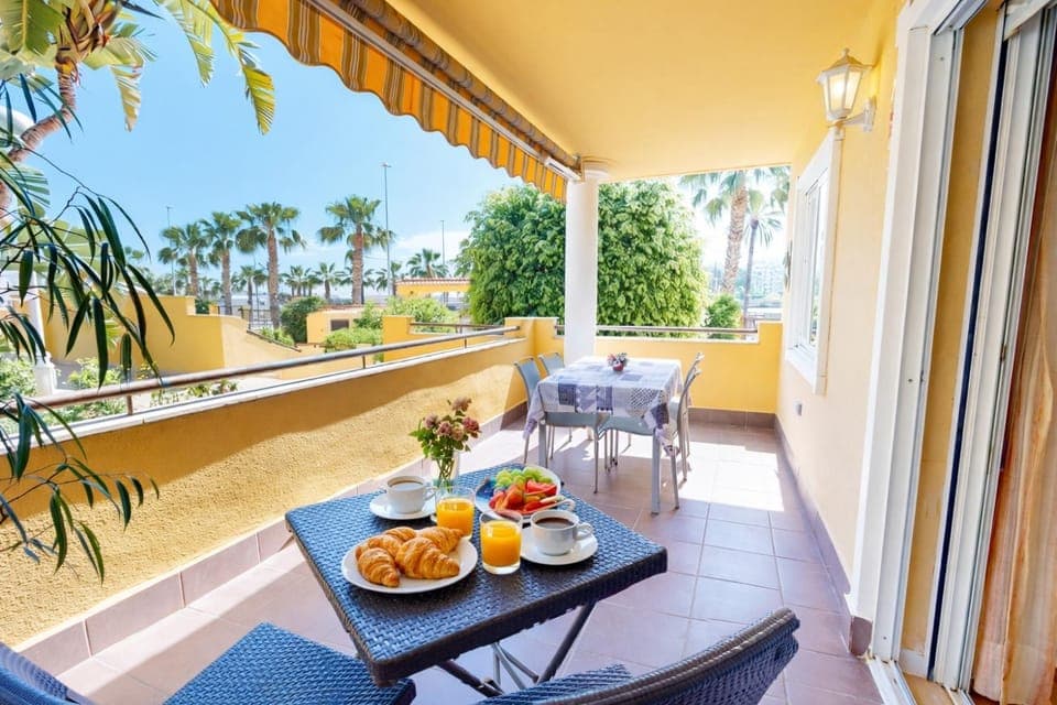 Patio, Day, Garden, View (from property/room), Balcony/Terrace, Dining area, Garden view, Lunch, Dinner