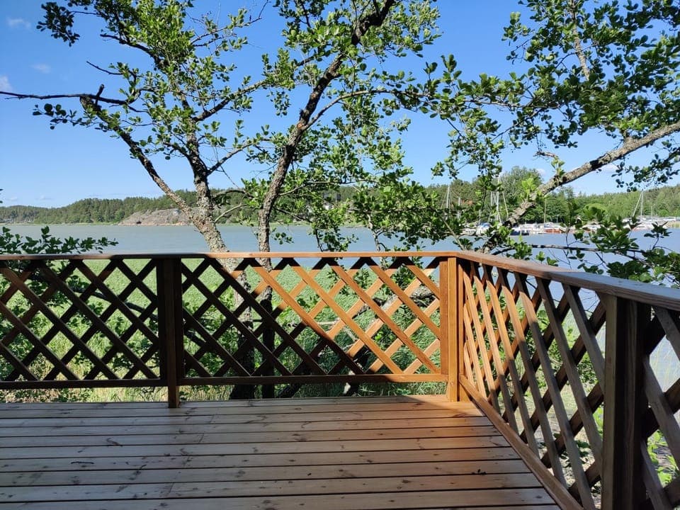 Naantalissa idyllinen, pieni merenrantamökki Chalet in Finland