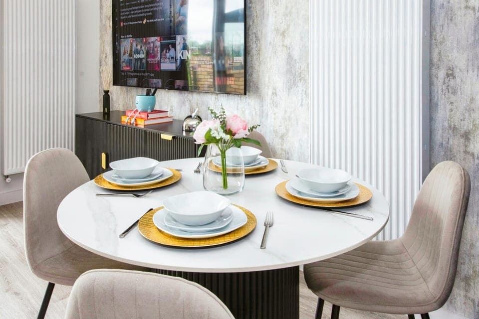 Dining area, Dinner, Family