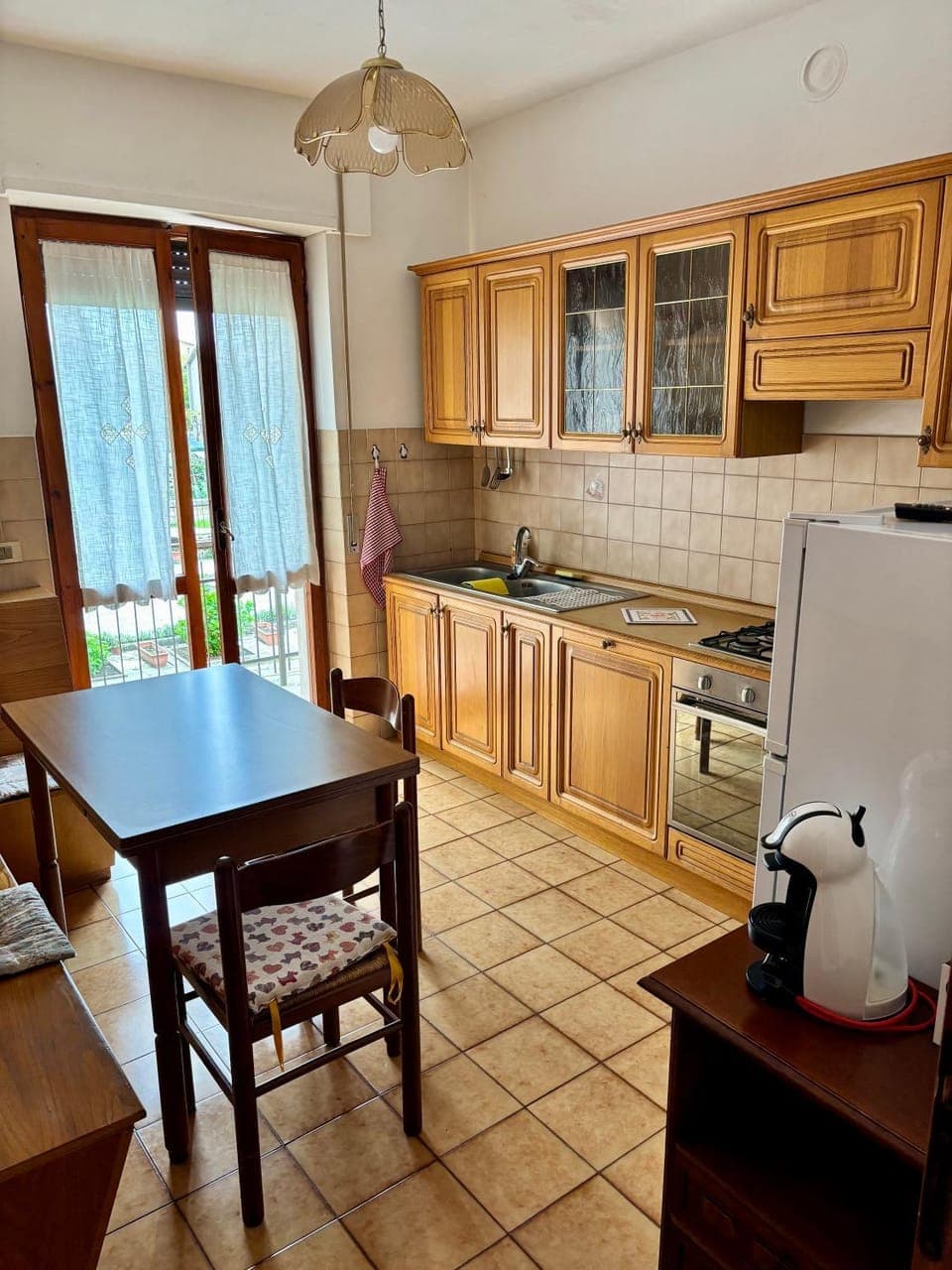 Coffee/tea facilities, Kitchen or kitchenette, Dining area, oven, pet friendly, stove