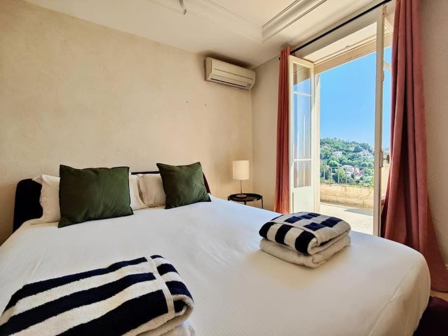 Bed, Natural landscape, Photo of the whole room, Bedroom, towels, air conditioner