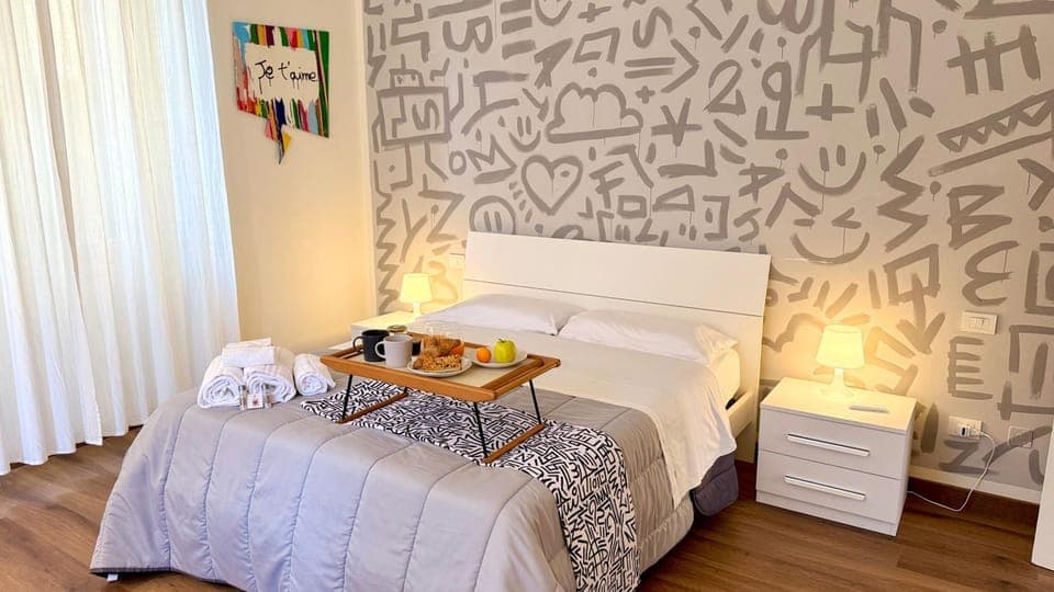 Bed, Living room, Photo of the whole room, Seating area, Bedroom, towels