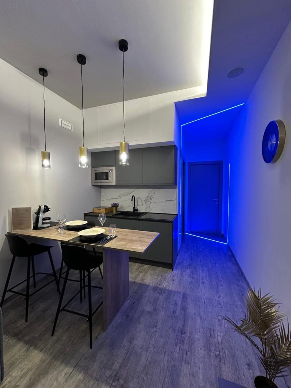 Kitchen or kitchenette, Dining area