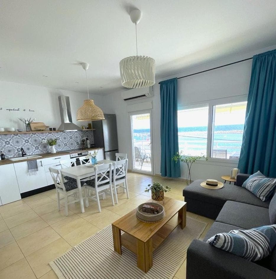 Kitchen or kitchenette, Seating area