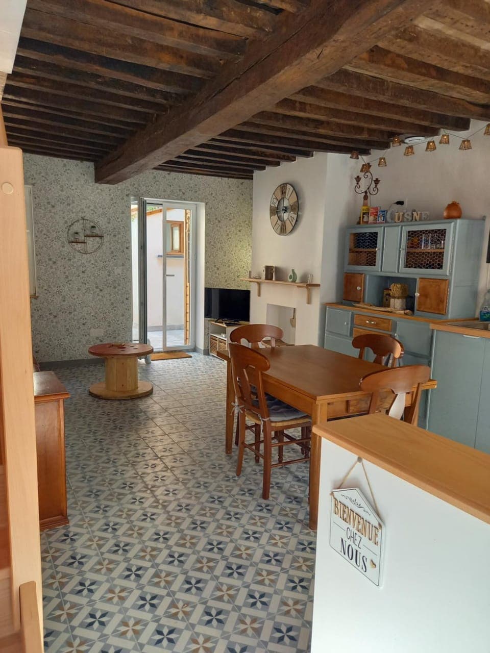 Kitchen or kitchenette, Living room