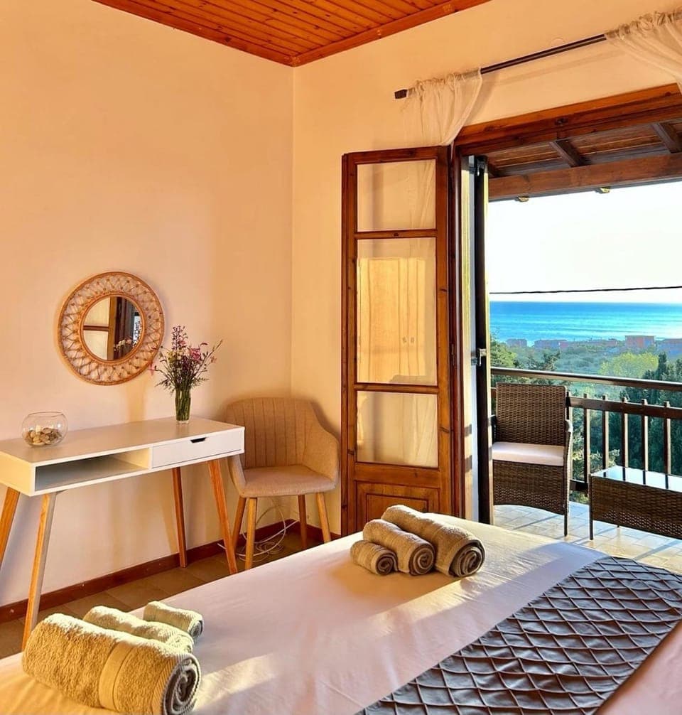 Bed, Natural landscape, View (from property/room), Balcony/Terrace, Photo of the whole room, Seating area, Dining area, Bedroom