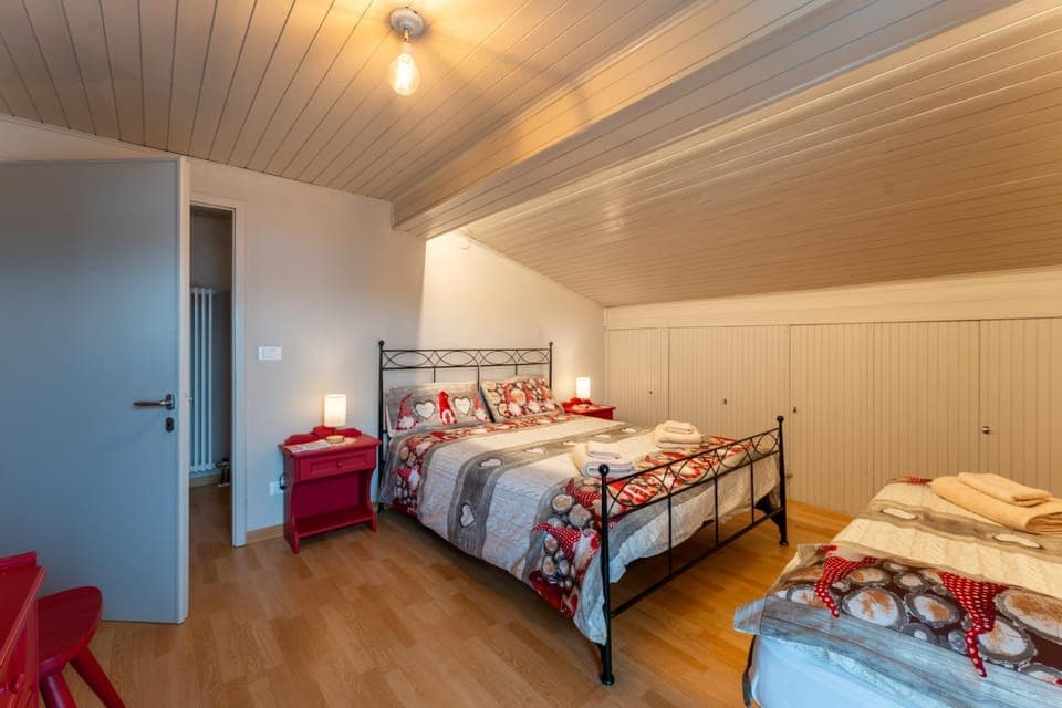 Bed, Photo of the whole room, Bedroom, towels, wardrobe