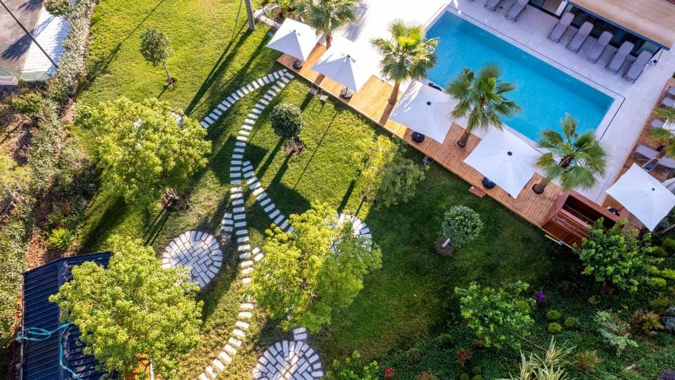 Garden, Garden view, Pool view, Swimming pool, sunbed