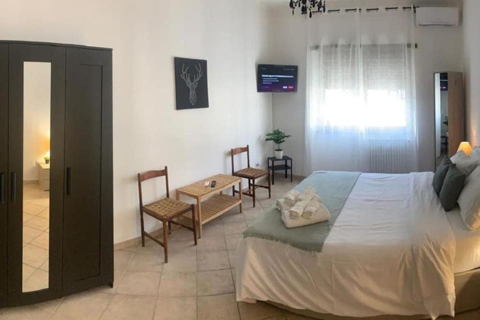 TV and multimedia, Photo of the whole room, air conditioner