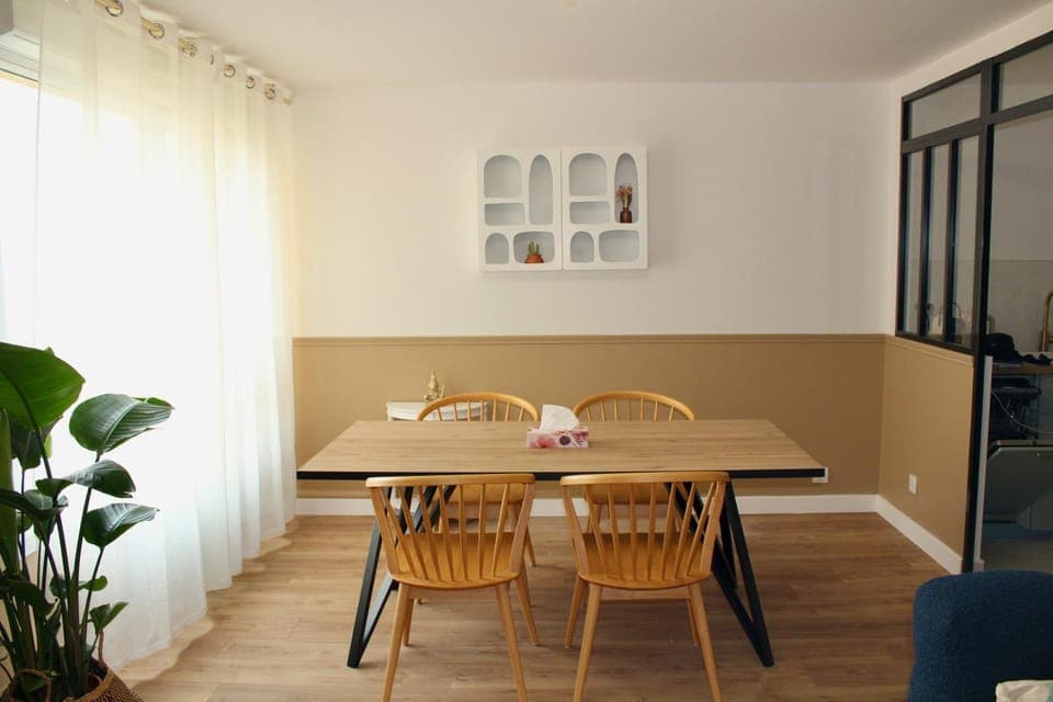 Seating area, Dining area