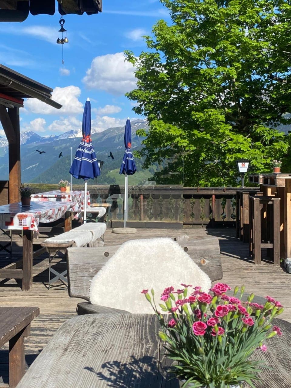 Restaurant/places to eat, Balcony/Terrace, Mountain view