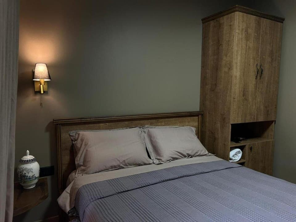 Bed, Photo of the whole room, wardrobe