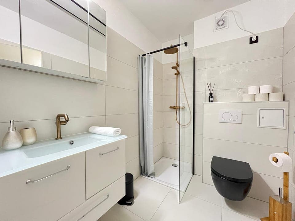 Shower, Toilet, Bathroom