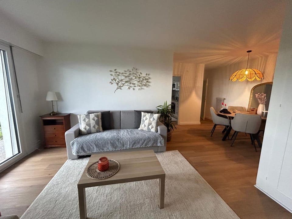 Living room, Seating area, Dining area