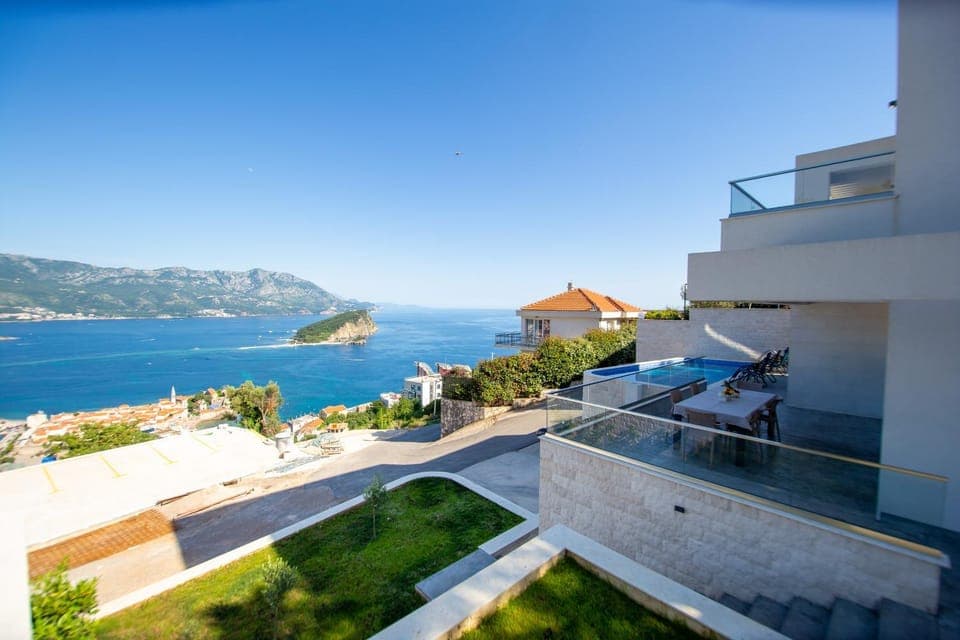 Nearby landmark, Day, Natural landscape, View (from property/room), Balcony/Terrace, Mountain view, Sea view
