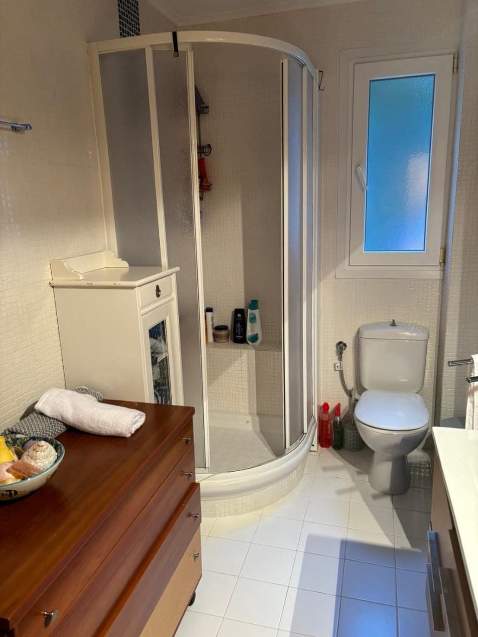 Shower, Toilet, towels