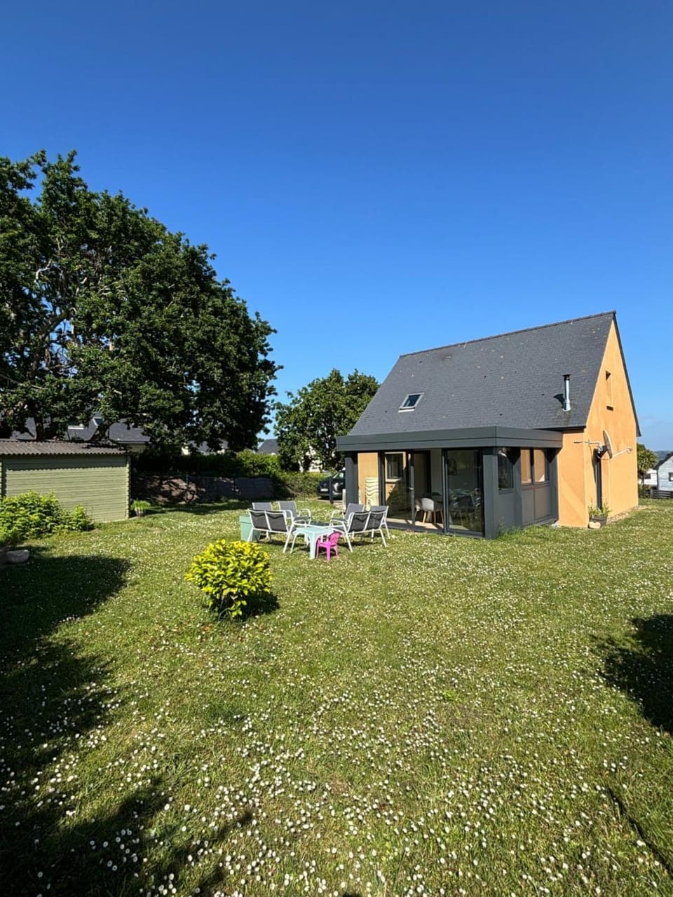Property building, Spring, Day, Natural landscape, Garden