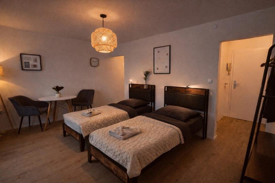 Bed, Photo of the whole room, Seating area, Bedroom