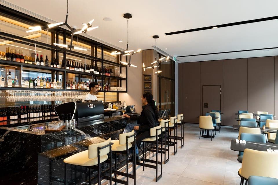 Restaurant/places to eat, Restaurant/places to eat, Lounge or bar, Seating area