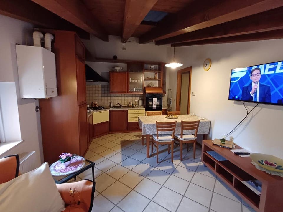 TV and multimedia, Kitchen or kitchenette, Living room, Seating area, Dining area, Evening entertainment, oven, stove