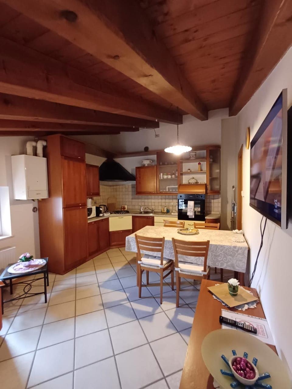 TV and multimedia, Kitchen or kitchenette, Living room, Dining area, oven, stove